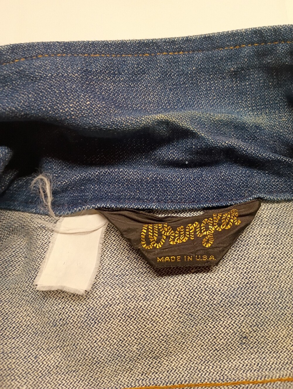 60's -70's Vintage Wrangler Men's Denim Trucker Jacket Made In The USA - Picture 4 of 15